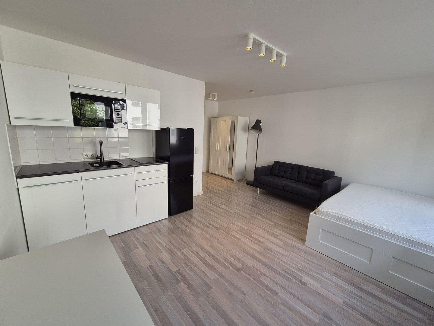 Prenájom bytu 1-izbový 28 m², Tussmanstr. 76, Düsseldorf, Severné Porýnie - Westfálsko Prenájom bytu 1-izbový 28 m², Tussmanstr. 76, Düsseldorf, Severné Porýnie - Westfálsko