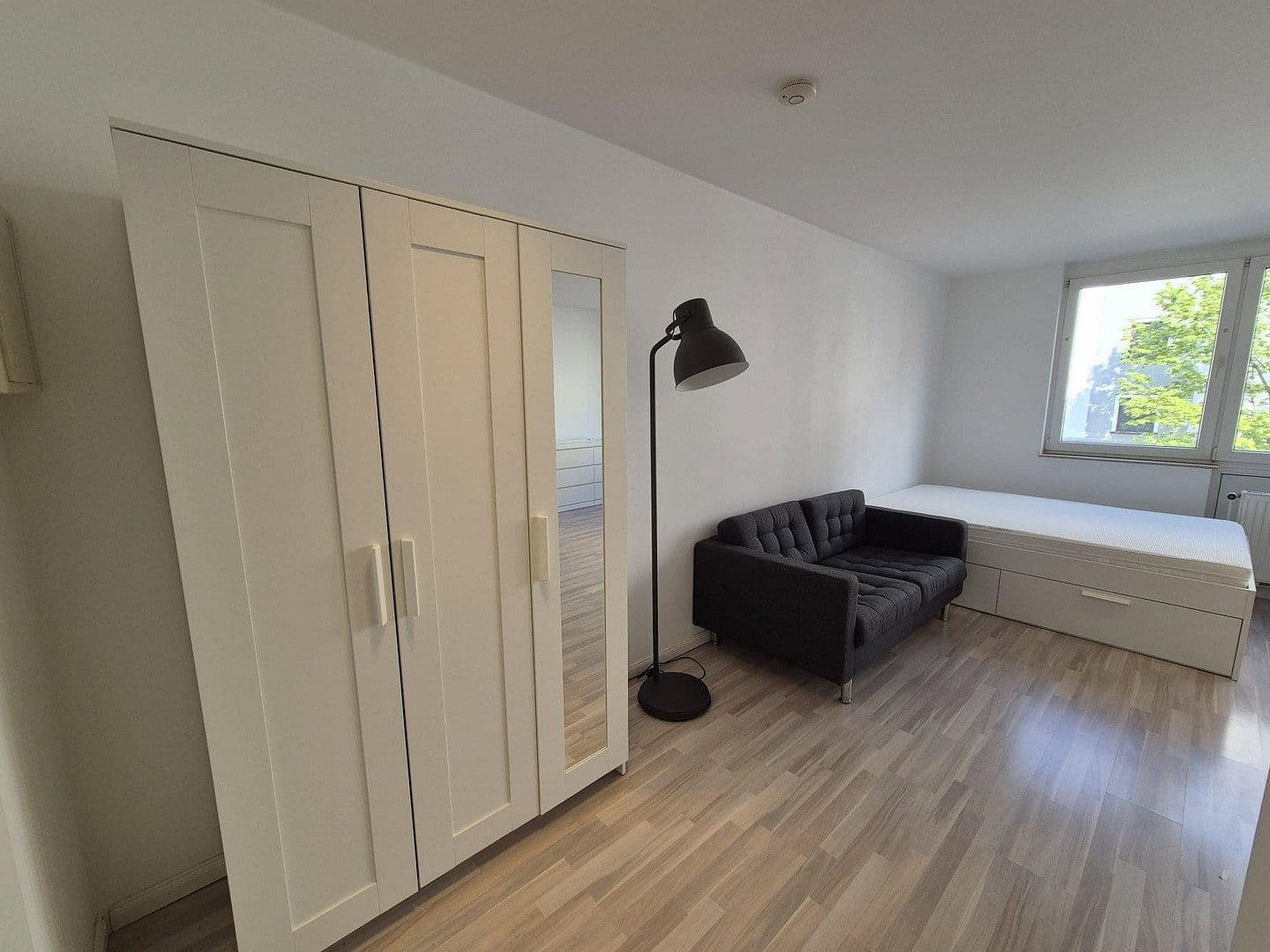 Prenájom bytu 1-izbový 28 m², Tussmanstr. 76, Düsseldorf, Severné Porýnie - Westfálsko Prenájom bytu 1-izbový 28 m², Tussmanstr. 76, Düsseldorf, Severné Porýnie - Westfálsko