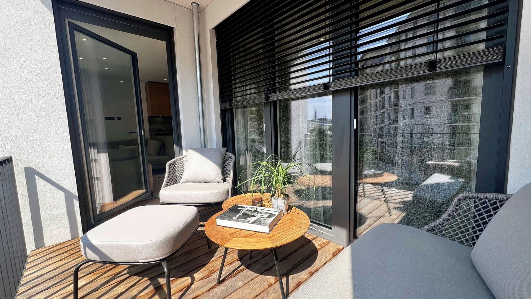 Prenájom bytu 2-izbový 65 m², München, Bavorsko Prenájom bytu 2-izbový 65 m², München, Bavorsko