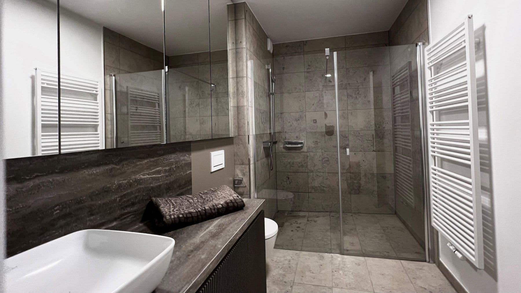 Prenájom bytu 2-izbový 65 m², München, Bavorsko Prenájom bytu 2-izbový 65 m², München, Bavorsko