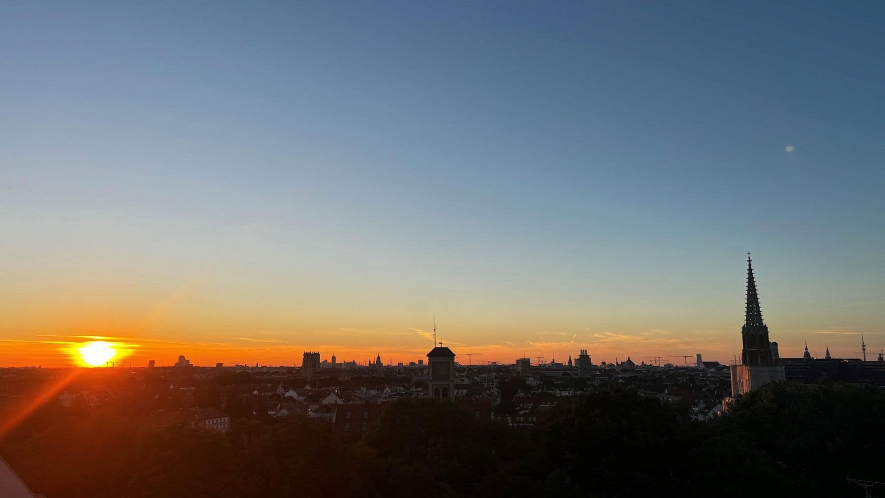 Prenájom bytu 2-izbový 65 m², München, Bavorsko Prenájom bytu 2-izbový 65 m², München, Bavorsko