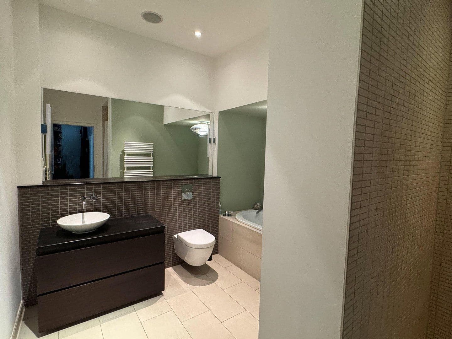 Predaj bytu 3-izbový 101 m², Berlin, Berlín Predaj bytu 3-izbový 101 m², Berlin, Berlín