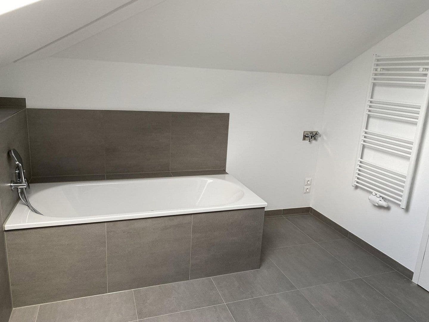 Prenájom bytu 3-izbový 84 m², Friedrich-Engels-Damm 83a, Bad Saarow, Brandenbursko Prenájom bytu 3-izbový 84 m², Friedrich-Engels-Damm 83a, Bad Saarow, Brandenbursko