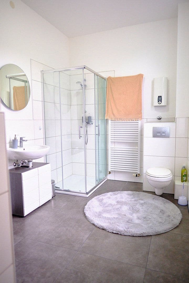 Prenájom bytu 2-izbový 80 m², Mülheim an der Ruhr, Severné Porýnie - Westfálsko Prenájom bytu 2-izbový 80 m², Mülheim an der Ruhr, Severné Porýnie - Westfálsko