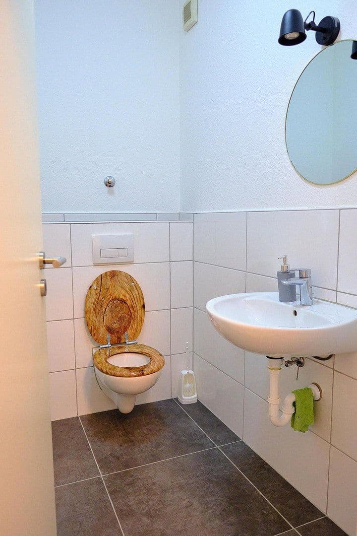 Prenájom bytu 2-izbový 80 m², Mülheim an der Ruhr, Severné Porýnie - Westfálsko Prenájom bytu 2-izbový 80 m², Mülheim an der Ruhr, Severné Porýnie - Westfálsko