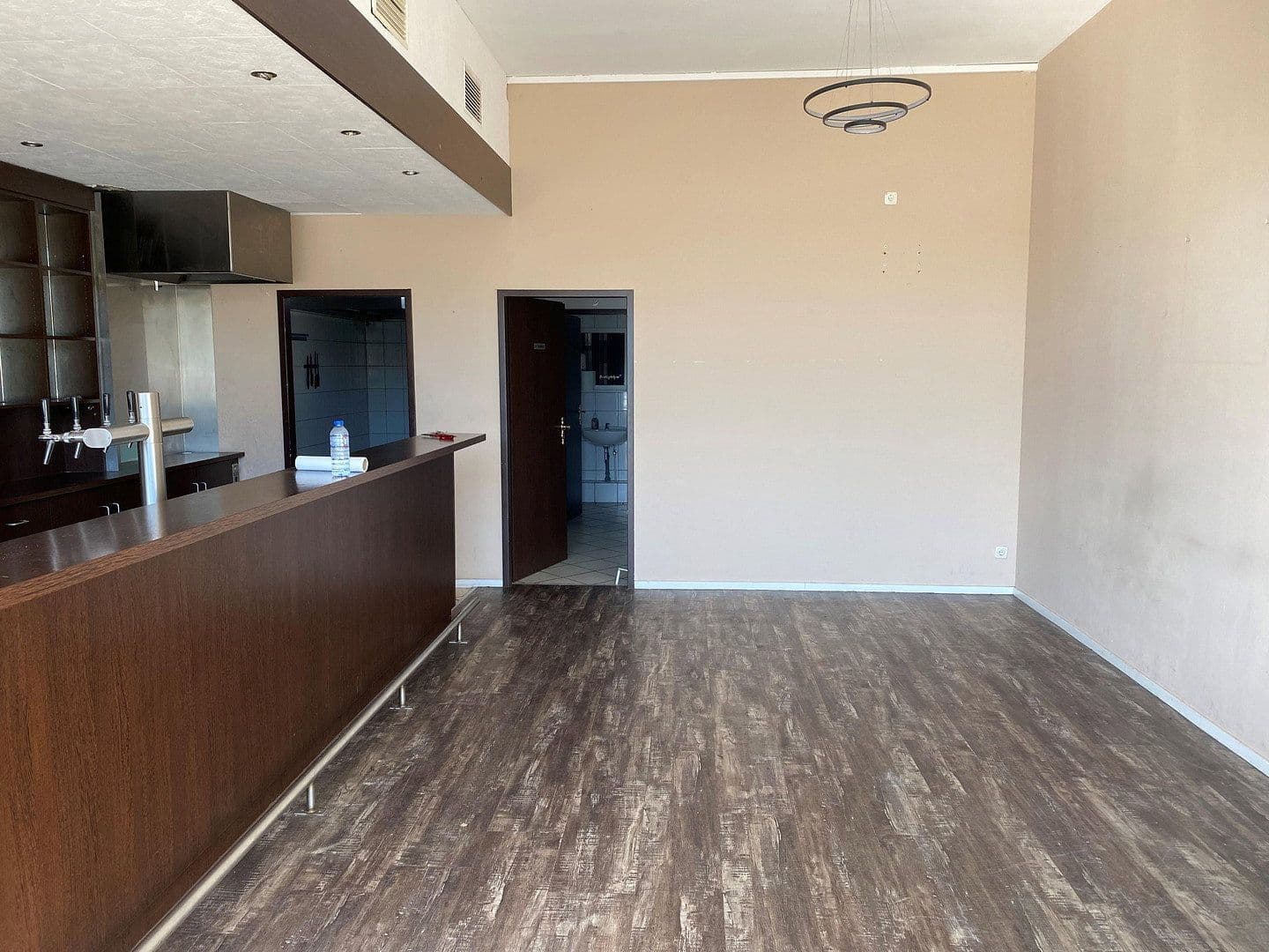 Prenájom nebytového priestoru 120 m², Kieler Str. 84, Lentföhrden, Šlezvicko-Holštajnsko Prenájom nebytového priestoru 120 m², Kieler Str. 84, Lentföhrden, Šlezvicko-Holštajnsko