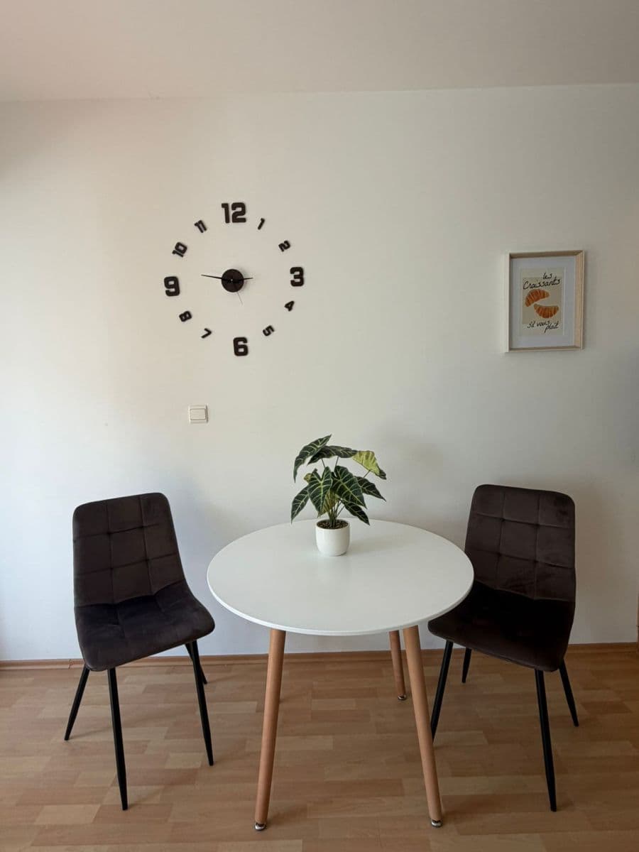 Prenájom bytu 1-izbový 41 m², Hrachová, Ružinov, Bratislavský kraj Prenájom bytu 1-izbový 41 m², Hrachová, Ružinov, Bratislavský kraj