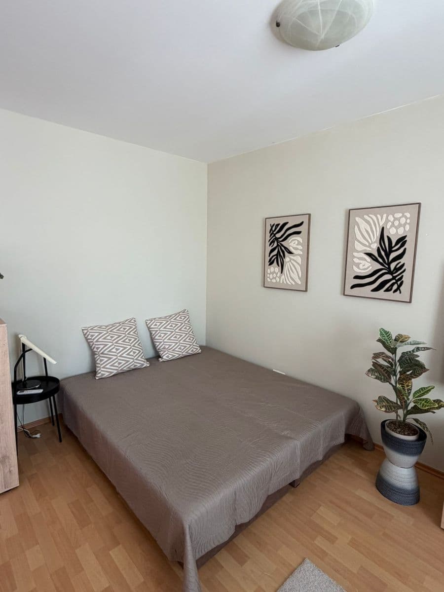 Prenájom bytu 1-izbový 41 m², Hrachová, Ružinov, Bratislavský kraj Prenájom bytu 1-izbový 41 m², Hrachová, Ružinov, Bratislavský kraj