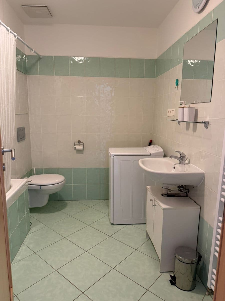 Prenájom bytu 1-izbový 41 m², Hrachová, Ružinov, Bratislavský kraj Prenájom bytu 1-izbový 41 m², Hrachová, Ružinov, Bratislavský kraj