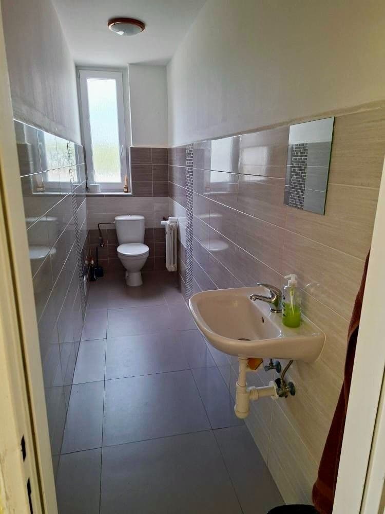 Prenájom nebytového priestoru 32 m², Pod Hájem, Králův Dvůr, Středočeský kraj Prenájom nebytového priestoru 32 m², Pod Hájem, Králův Dvůr, Středočeský kraj