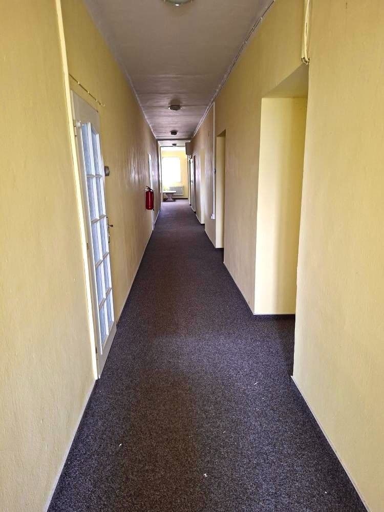 Prenájom nebytového priestoru 32 m², Pod Hájem, Králův Dvůr, Středočeský kraj Prenájom nebytového priestoru 32 m², Pod Hájem, Králův Dvůr, Středočeský kraj