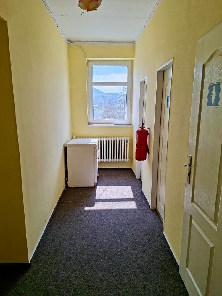 Prenájom nebytového priestoru 32 m², Pod Hájem, Králův Dvůr, Středočeský kraj Prenájom nebytového priestoru 32 m², Pod Hájem, Králův Dvůr, Středočeský kraj