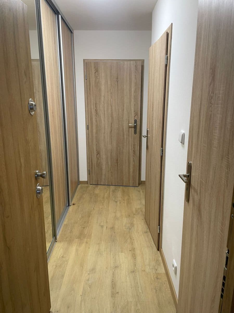 Prenájom bytu 2-izbový 47 m², Kosmonautů, Mělník, Středočeský kraj Prenájom bytu 2-izbový 47 m², Kosmonautů, Mělník, Středočeský kraj