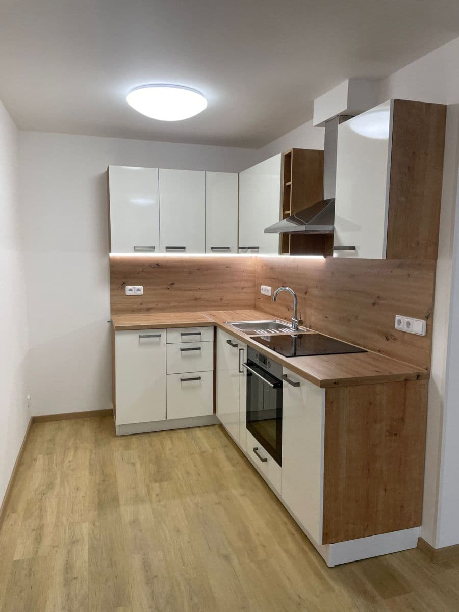 Prenájom bytu 2-izbový 47 m², Kosmonautů, Mělník, Středočeský kraj Prenájom bytu 2-izbový 47 m², Kosmonautů, Mělník, Středočeský kraj