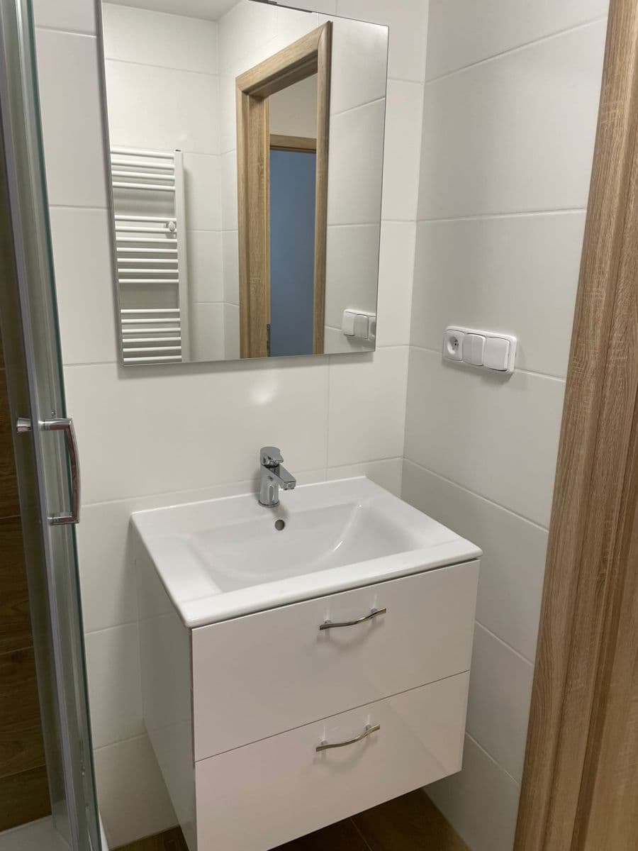 Prenájom bytu 2-izbový 47 m², Kosmonautů, Mělník, Středočeský kraj Prenájom bytu 2-izbový 47 m², Kosmonautů, Mělník, Středočeský kraj