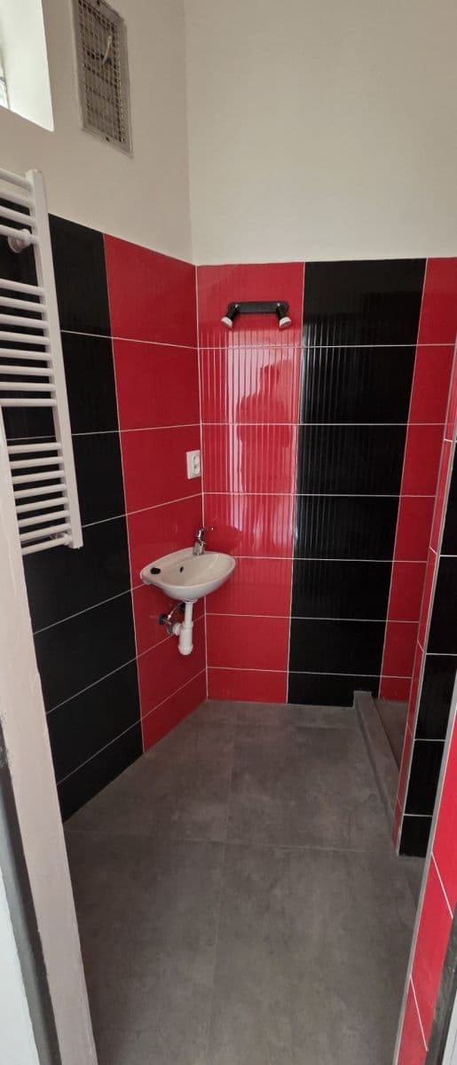 Prenájom bytu 1-izbový 28 m², Hodolanská, Olomouc, Olomoucký kraj Prenájom bytu 1-izbový 28 m², Hodolanská, Olomouc, Olomoucký kraj