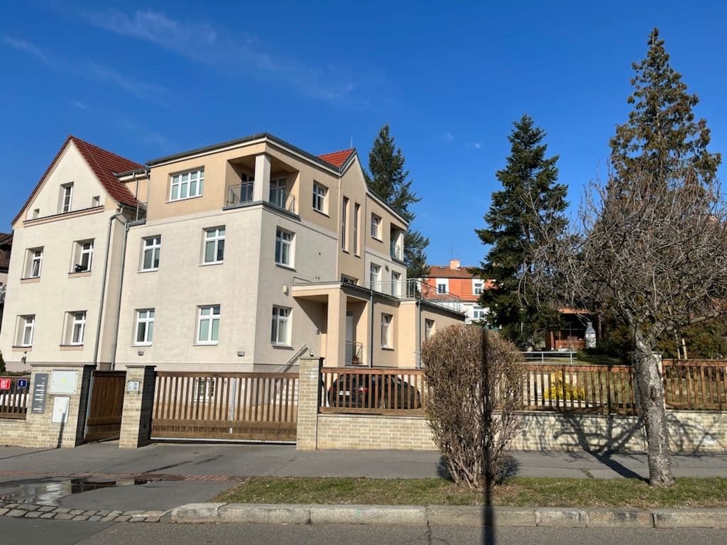 Prenájom bytu 2-izbový 48 m², U Krbu, Praha, Praha Prenájom bytu 2-izbový 48 m², U Krbu, Praha, Praha
