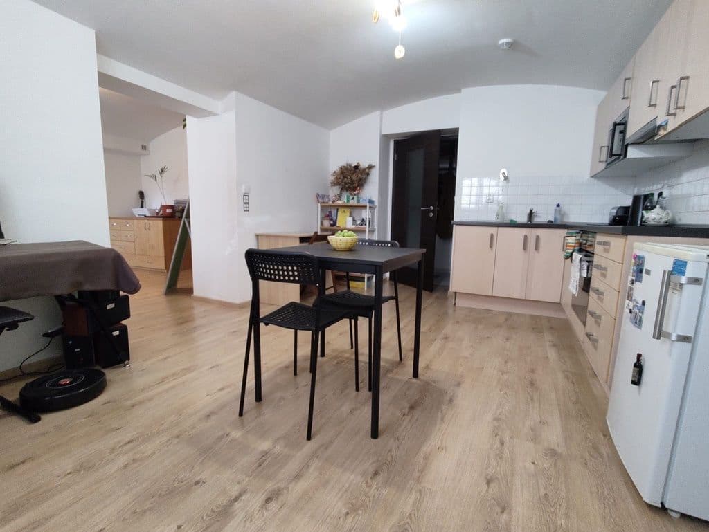 Prenájom bytu 2-izbový 48 m², U Krbu, Praha, Praha Prenájom bytu 2-izbový 48 m², U Krbu, Praha, Praha