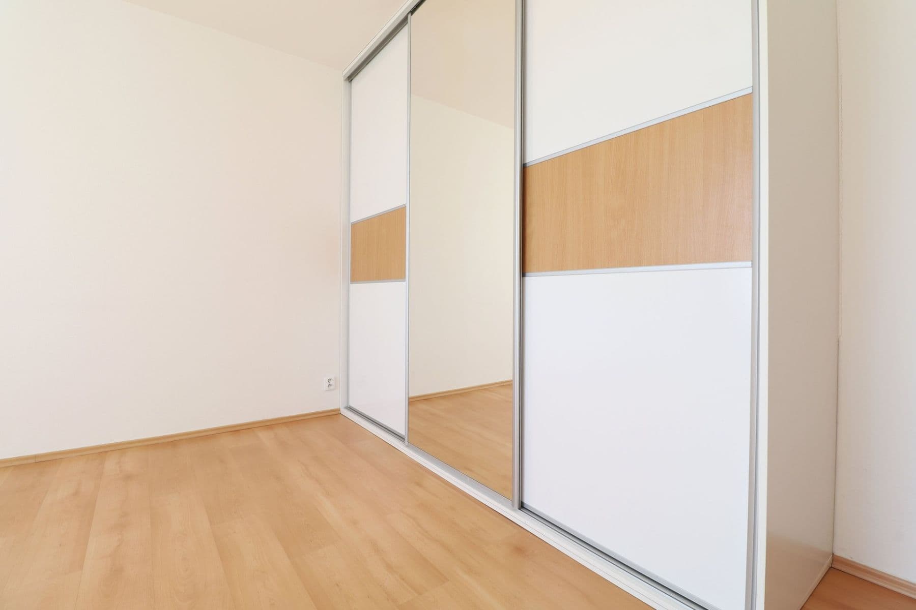 Prenájom bytu 3-izbový 65 m², Jana Přibíka, Praha, Praha Prenájom bytu 3-izbový 65 m², Jana Přibíka, Praha, Praha