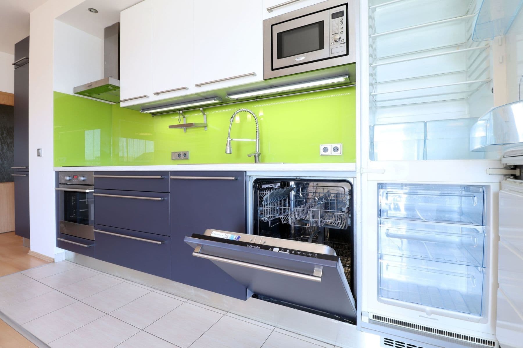 Prenájom bytu 3-izbový 65 m², Jana Přibíka, Praha, Praha Prenájom bytu 3-izbový 65 m², Jana Přibíka, Praha, Praha