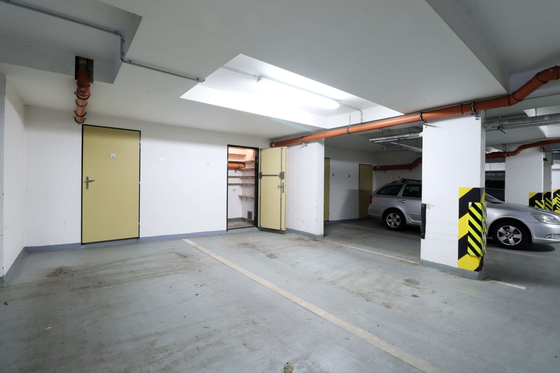 Prenájom bytu 3-izbový 65 m², Jana Přibíka, Praha, Praha Prenájom bytu 3-izbový 65 m², Jana Přibíka, Praha, Praha