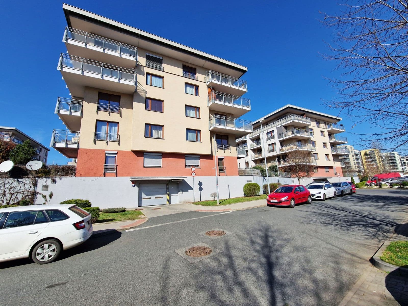 Prenájom bytu 3-izbový 65 m², Jana Přibíka, Praha, Praha Prenájom bytu 3-izbový 65 m², Jana Přibíka, Praha, Praha