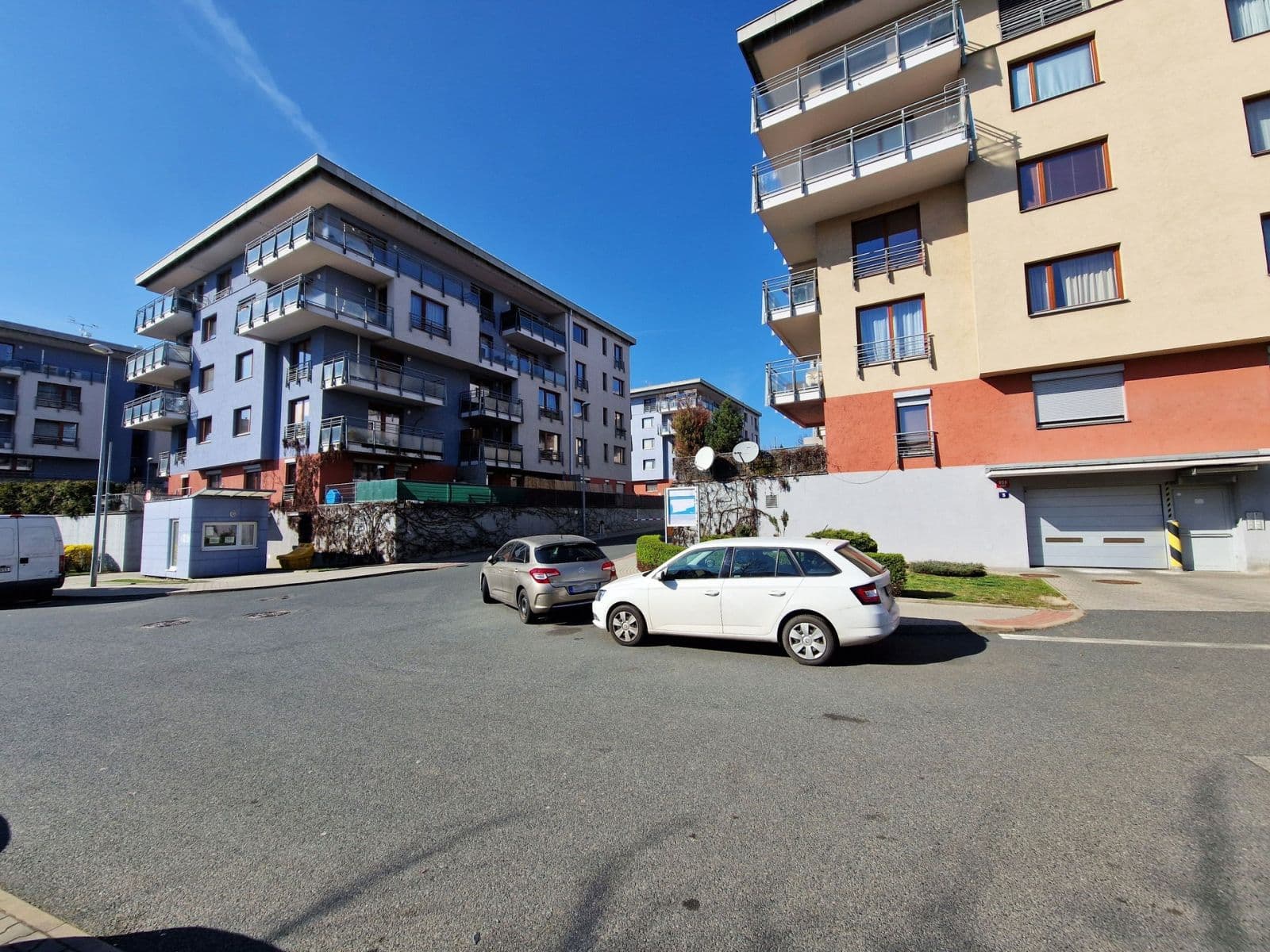 Prenájom bytu 3-izbový 65 m², Jana Přibíka, Praha, Praha Prenájom bytu 3-izbový 65 m², Jana Přibíka, Praha, Praha