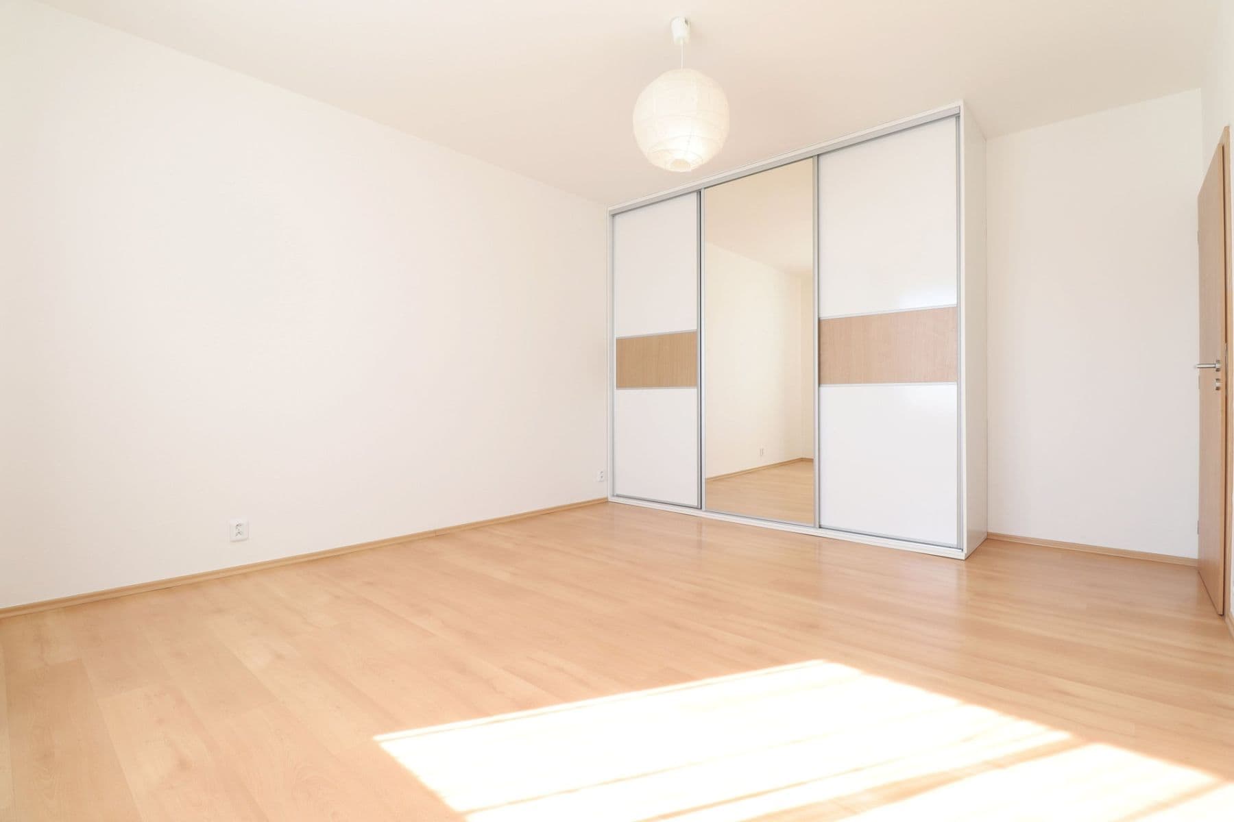 Prenájom bytu 3-izbový 65 m², Jana Přibíka, Praha, Praha Prenájom bytu 3-izbový 65 m², Jana Přibíka, Praha, Praha