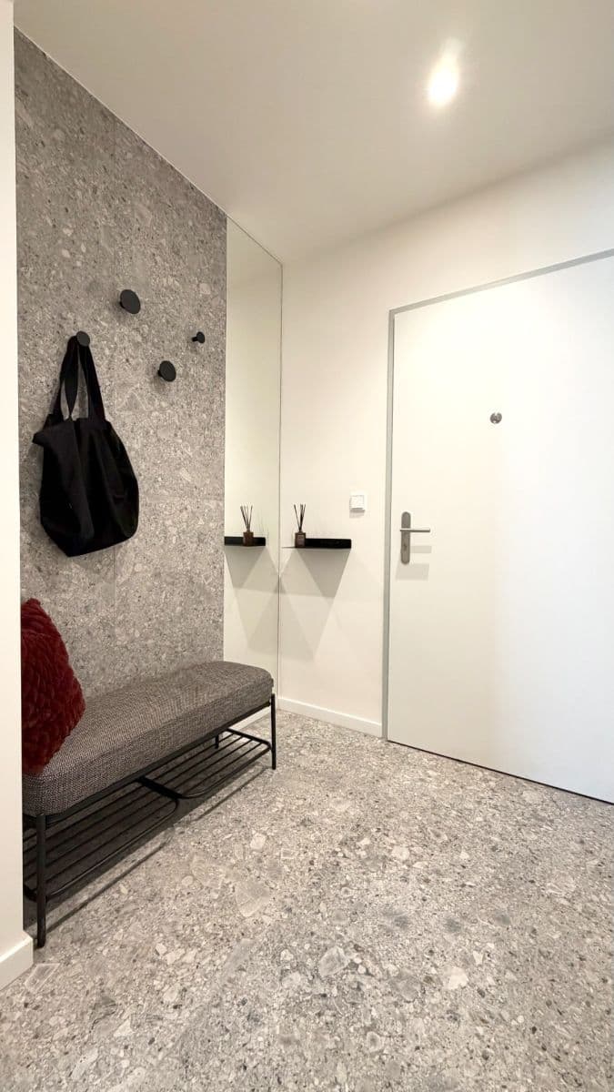 Prenájom bytu 2-izbový 41 m², Karlínské náměstí, Praha, Praha Prenájom bytu 2-izbový 41 m², Karlínské náměstí, Praha, Praha