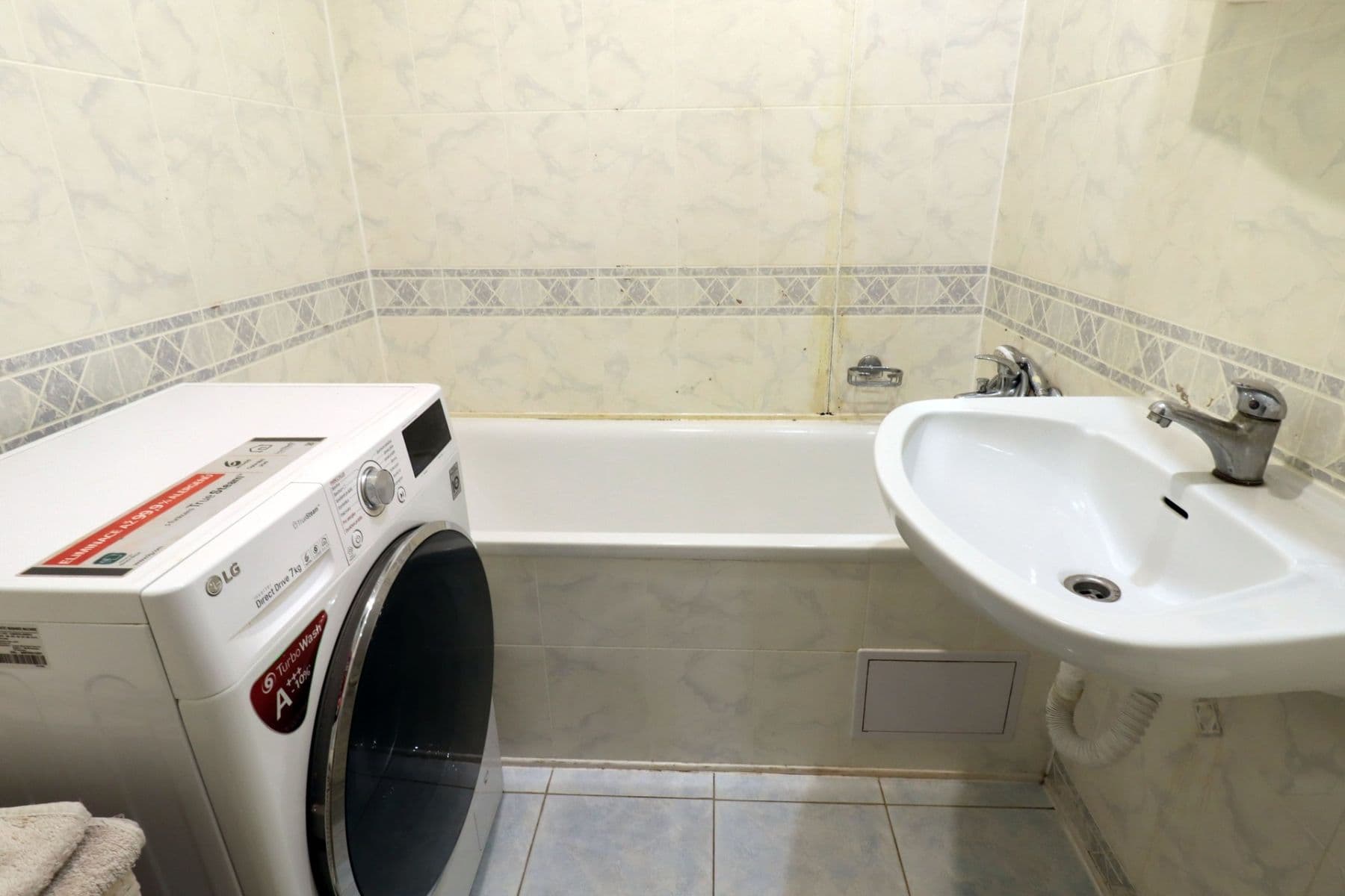 Prenájom bytu 3-izbový 76 m², Doležalova, Praha, Praha Prenájom bytu 3-izbový 76 m², Doležalova, Praha, Praha