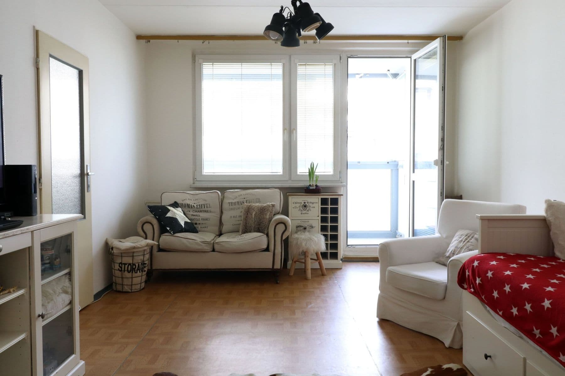 Prenájom bytu 3-izbový 76 m², Doležalova, Praha, Praha Prenájom bytu 3-izbový 76 m², Doležalova, Praha, Praha