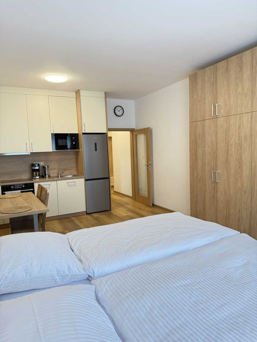 Prenájom bytu 42 m², Zbraslavská, Praha, Praha Prenájom bytu 42 m², Zbraslavská, Praha, Praha