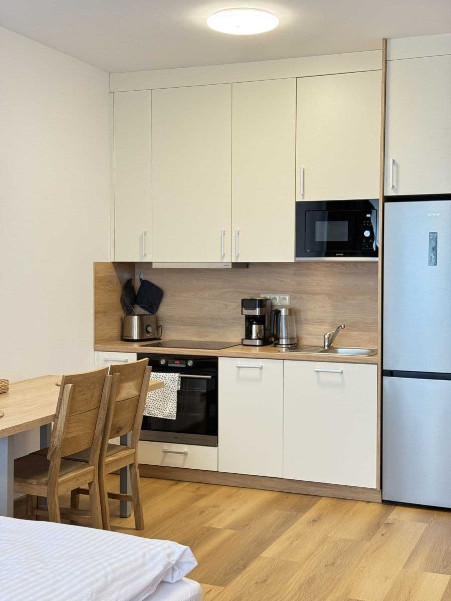 Prenájom bytu 42 m², Zbraslavská, Praha, Praha Prenájom bytu 42 m², Zbraslavská, Praha, Praha
