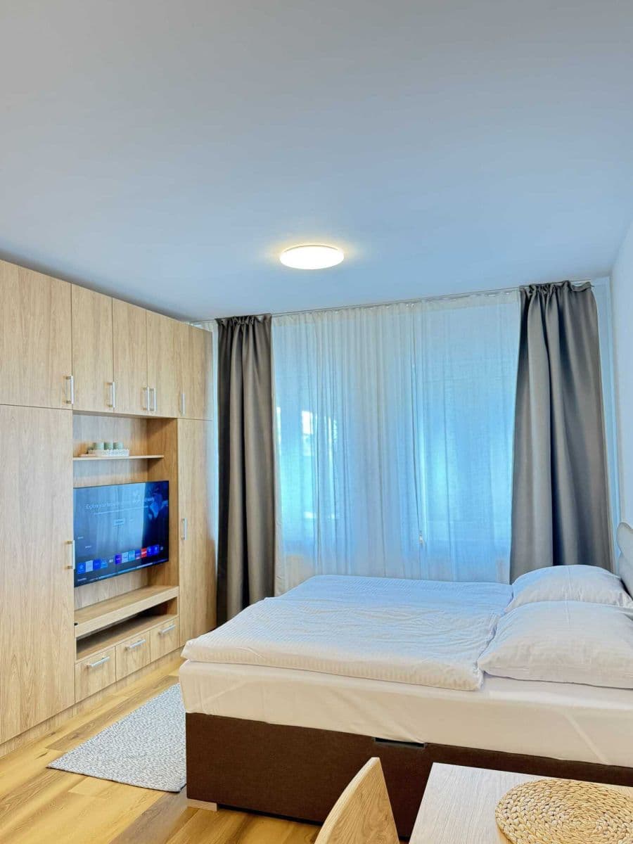 Prenájom bytu 42 m², Zbraslavská, Praha, Praha Prenájom bytu 42 m², Zbraslavská, Praha, Praha