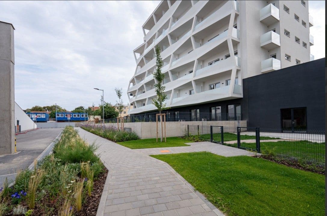 Prenájom bytu 1-izbový 38 m², Komárovská, Brno, Jihomoravský kraj Prenájom bytu 1-izbový 38 m², Komárovská, Brno, Jihomoravský kraj