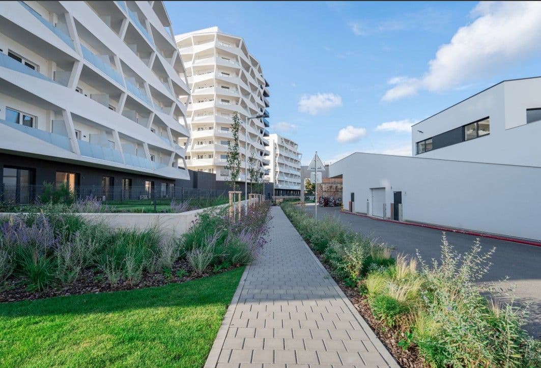 Prenájom bytu 1-izbový 38 m², Komárovská, Brno, Jihomoravský kraj Prenájom bytu 1-izbový 38 m², Komárovská, Brno, Jihomoravský kraj