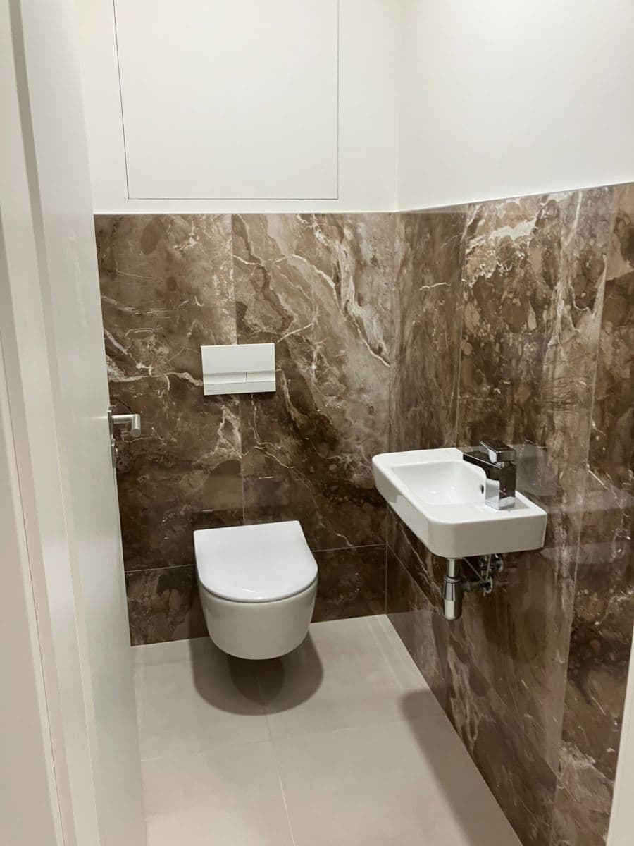 Prenájom bytu 1-izbový 38 m², Komárovská, Brno, Jihomoravský kraj Prenájom bytu 1-izbový 38 m², Komárovská, Brno, Jihomoravský kraj