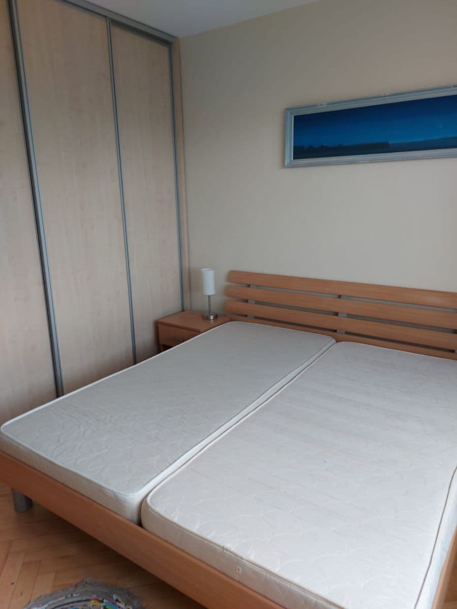 Prenájom bytu 2-izbový 64 m², A. Hlinku, Zvolen, Banskobystrický kraj Prenájom bytu 2-izbový 64 m², A. Hlinku, Zvolen, Banskobystrický kraj