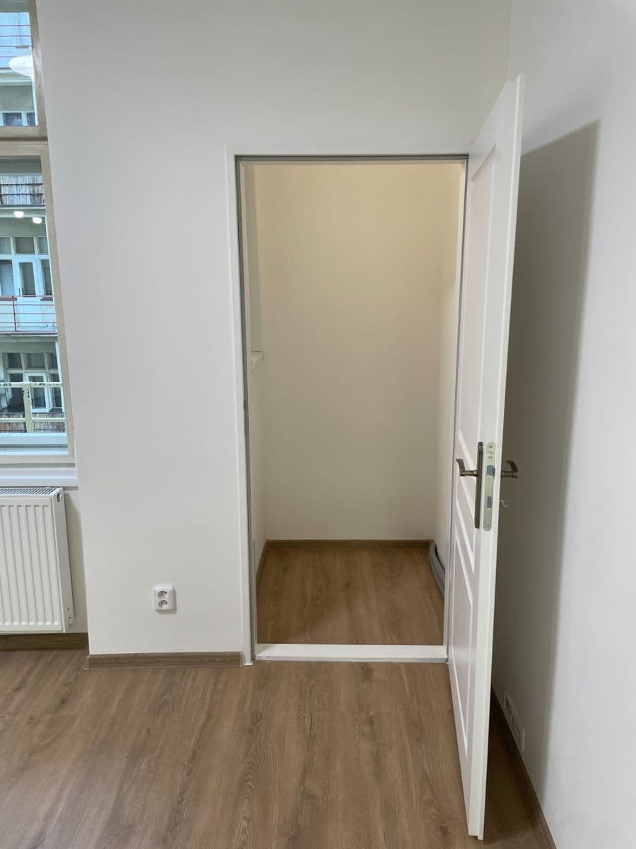Prenájom bytu 1-izbový 50 m², Bulharská, Praha, Praha Prenájom bytu 1-izbový 50 m², Bulharská, Praha, Praha