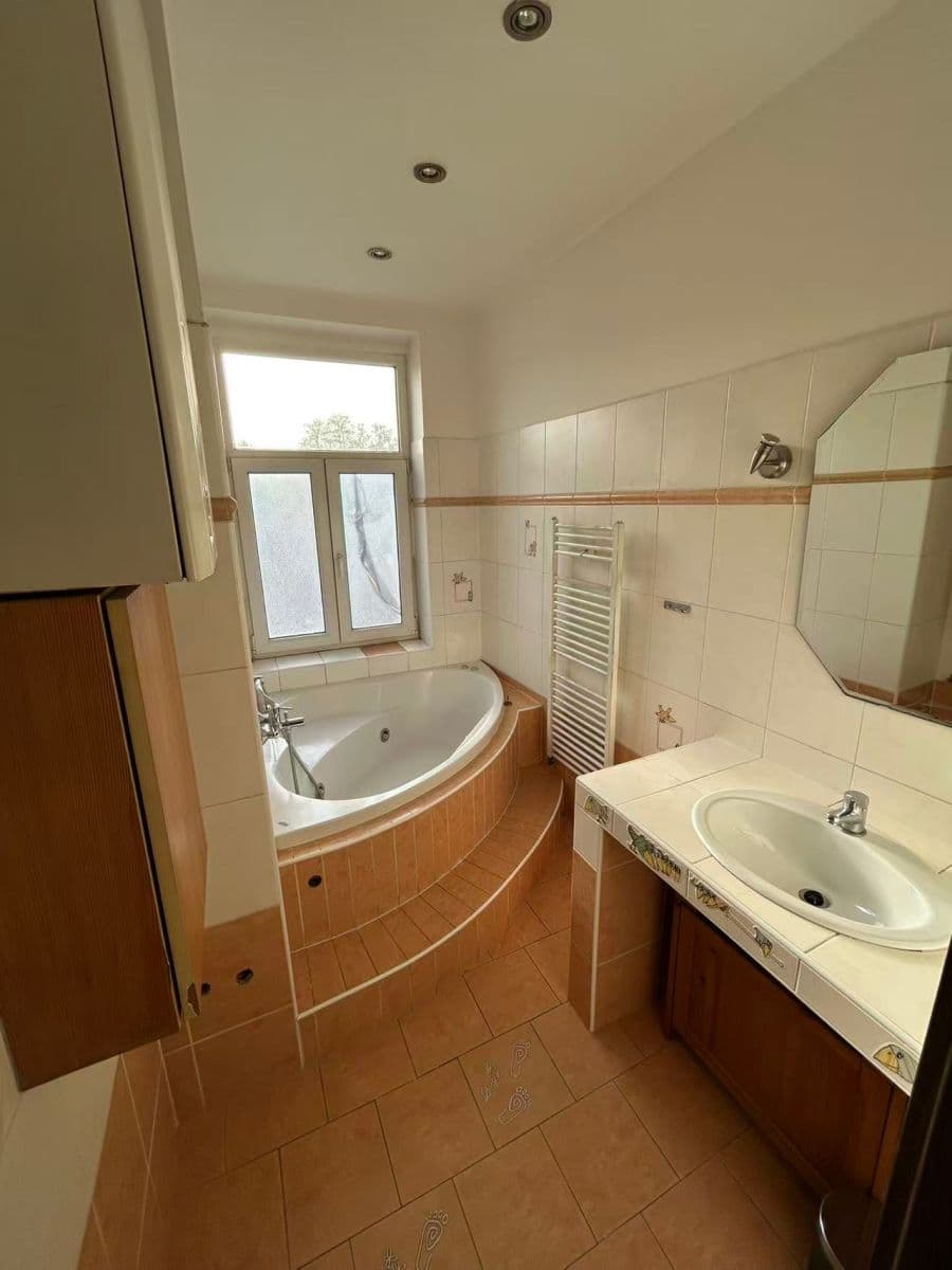 Prenájom bytu 2-izbový 65 m², Dr. Milady Horákové, Liberec, Liberecký kraj Prenájom bytu 2-izbový 65 m², Dr. Milady Horákové, Liberec, Liberecký kraj