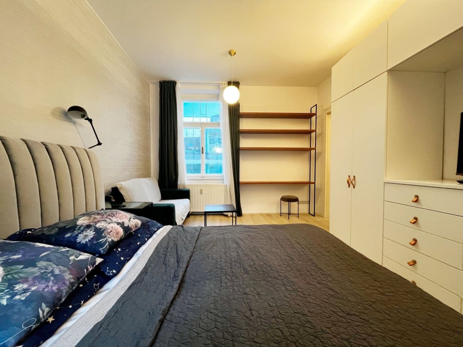 Prenájom bytu 1-izbový 32 m², Jungmannova, Praha, Praha Prenájom bytu 1-izbový 32 m², Jungmannova, Praha, Praha