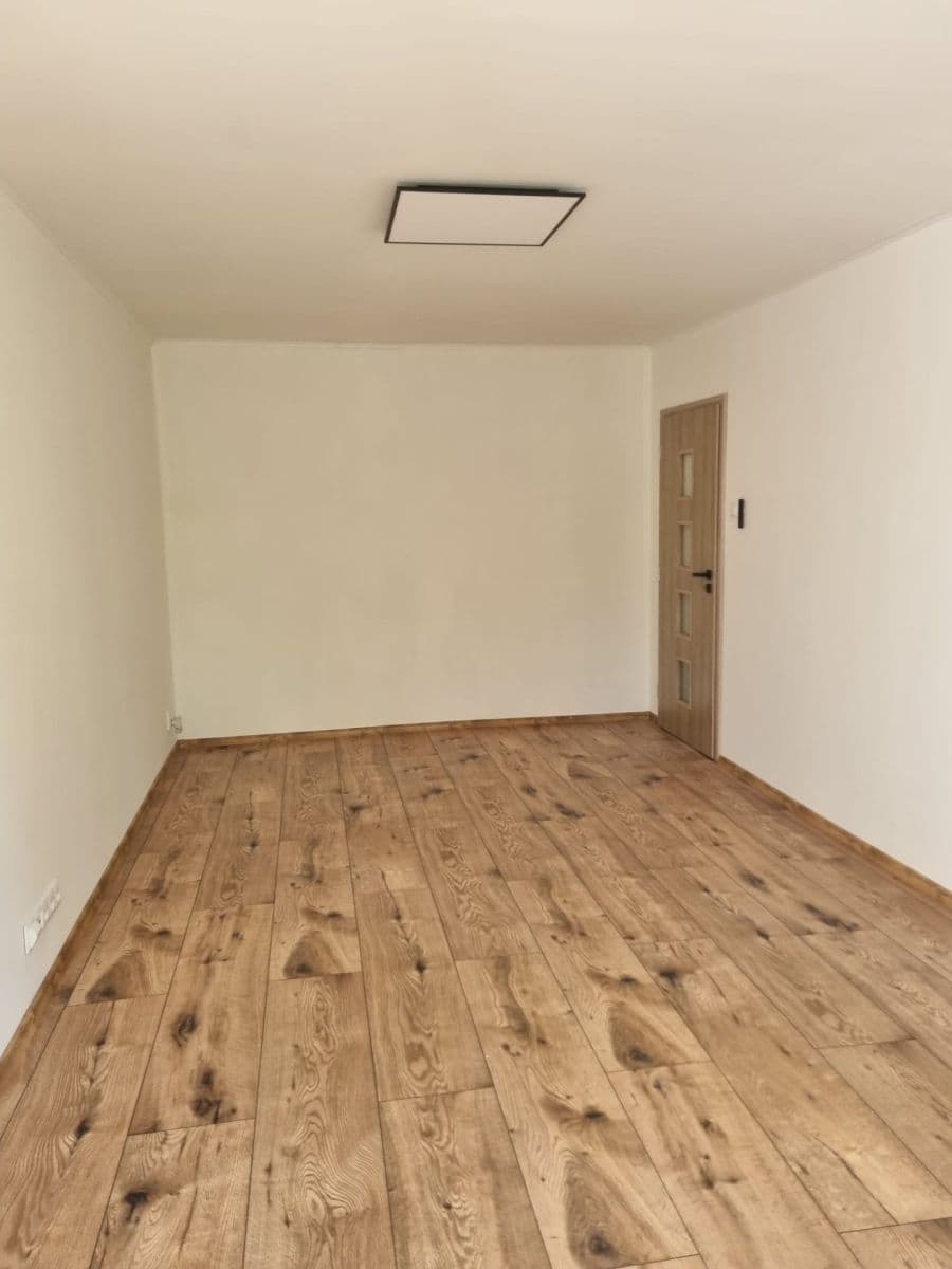 Predaj bytu 2-izbový 57 m², Hrdlovská, Osek, Ústecký kraj Predaj bytu 2-izbový 57 m², Hrdlovská, Osek, Ústecký kraj