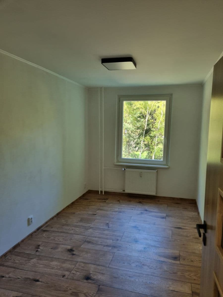 Predaj bytu 2-izbový 57 m², Hrdlovská, Osek, Ústecký kraj Predaj bytu 2-izbový 57 m², Hrdlovská, Osek, Ústecký kraj