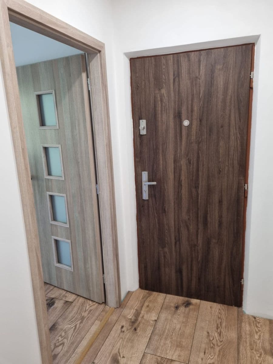 Predaj bytu 2-izbový 57 m², Hrdlovská, Osek, Ústecký kraj Predaj bytu 2-izbový 57 m², Hrdlovská, Osek, Ústecký kraj