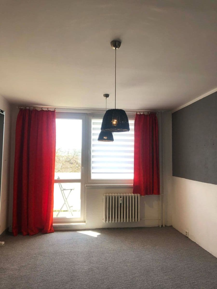 Prenájom bytu 1-izbový 29 m², J. Valčíka, Otrokovice, Zlínský kraj Prenájom bytu 1-izbový 29 m², J. Valčíka, Otrokovice, Zlínský kraj