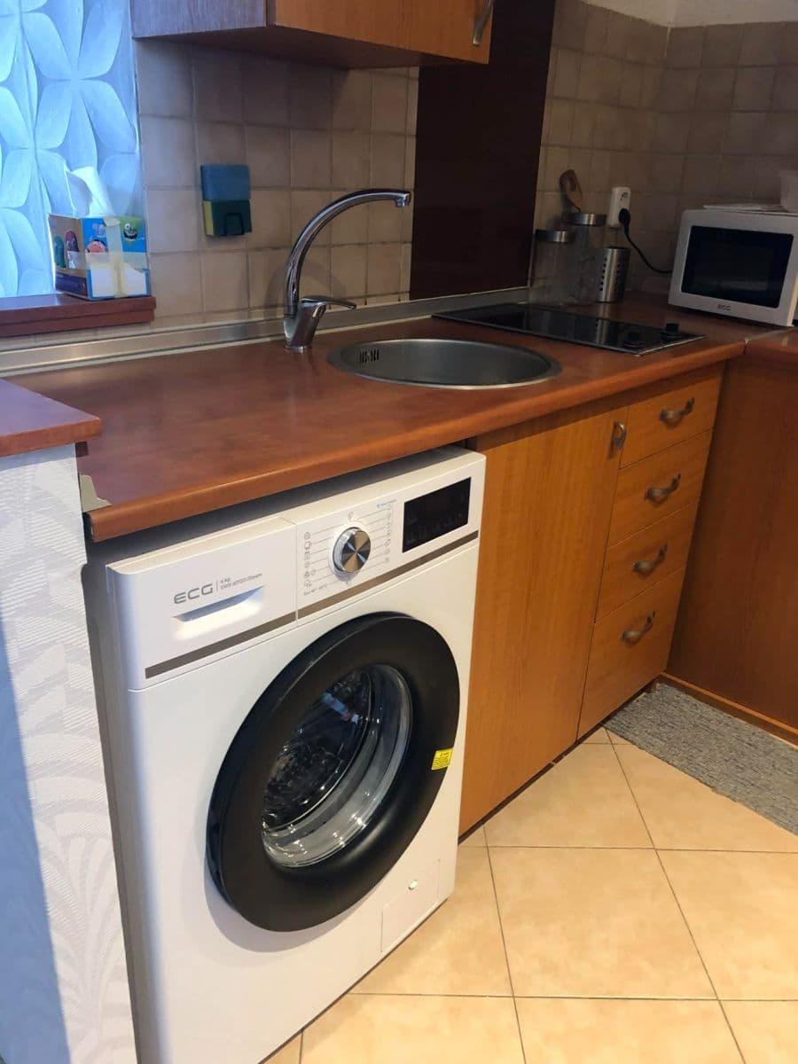 Prenájom bytu 1-izbový 29 m², J. Valčíka, Otrokovice, Zlínský kraj Prenájom bytu 1-izbový 29 m², J. Valčíka, Otrokovice, Zlínský kraj
