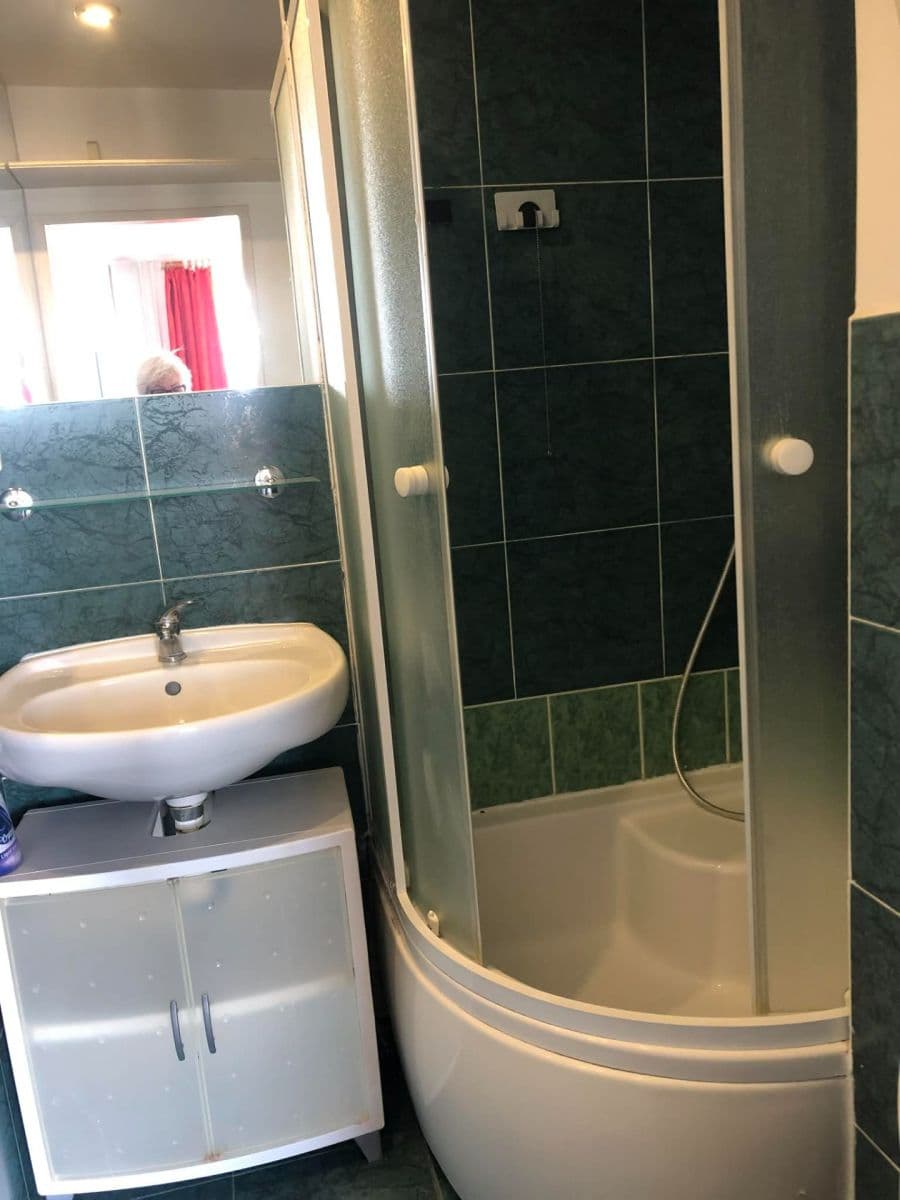 Prenájom bytu 1-izbový 29 m², J. Valčíka, Otrokovice, Zlínský kraj Prenájom bytu 1-izbový 29 m², J. Valčíka, Otrokovice, Zlínský kraj