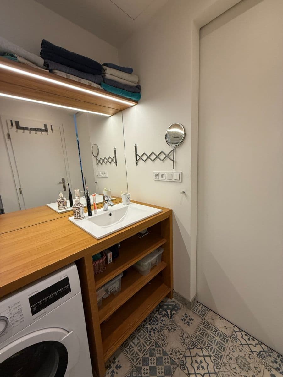 Predaj bytu 2-izbový 50 m², Osadní, Praha, Praha Predaj bytu 2-izbový 50 m², Osadní, Praha, Praha