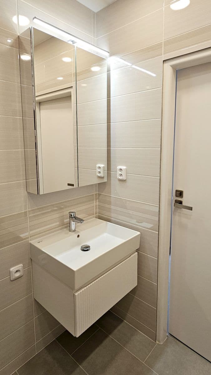 Prenájom bytu Garsoniéra 28 m², Heřmanova, Praha, Praha Prenájom bytu Garsoniéra 28 m², Heřmanova, Praha, Praha