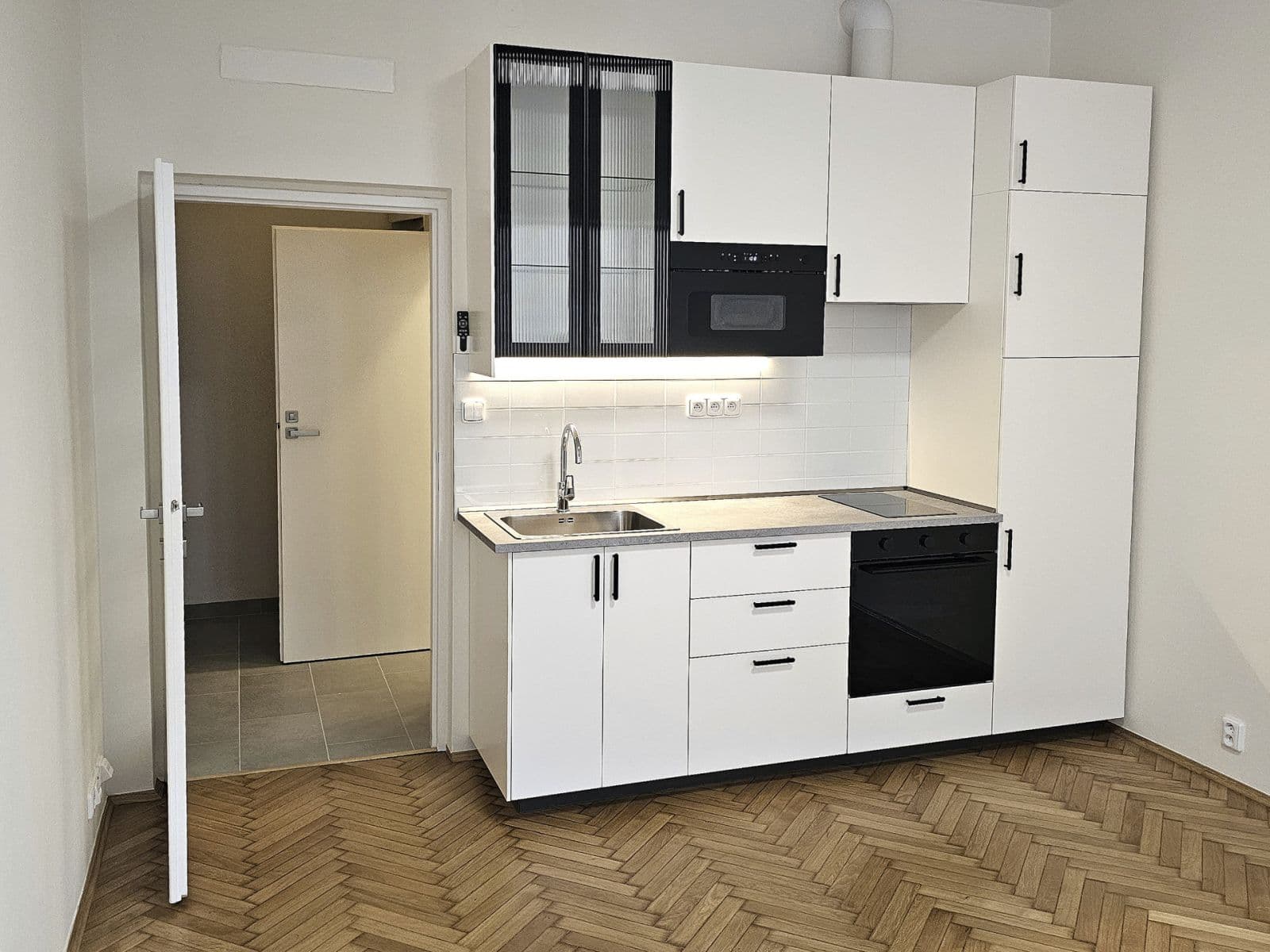 Prenájom bytu Garsoniéra 28 m², Heřmanova, Praha, Praha Prenájom bytu Garsoniéra 28 m², Heřmanova, Praha, Praha